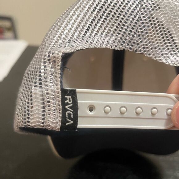 adjustable RVCA hat - Picture 3 of 5
